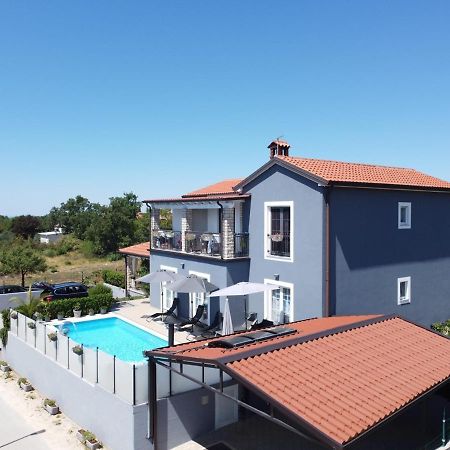 Lavanda House With Apartments Buje Luaran gambar