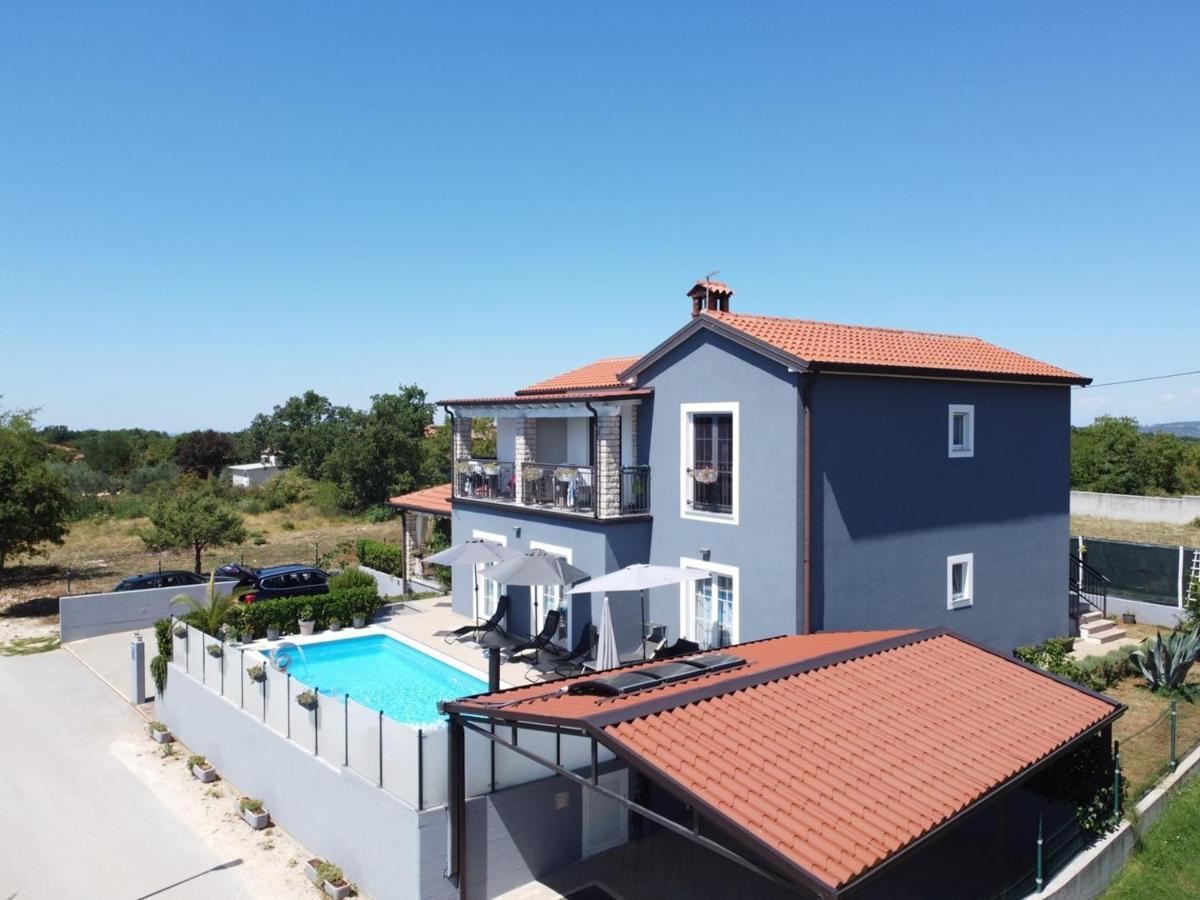 Lavanda House With Apartments Buje Luaran gambar
