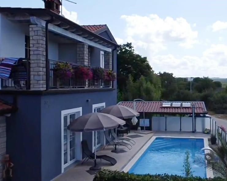 Lavanda House With Apartments Buje Luaran gambar
